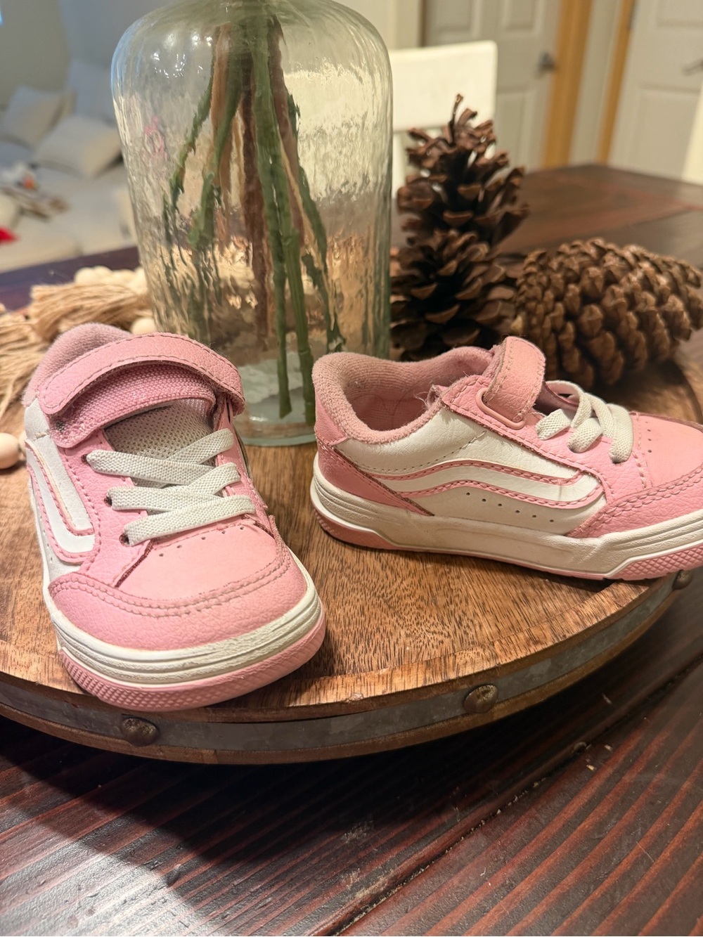 Vans Kids Pink and White Low-Top Sneakers with Hook-and-Loop Strap